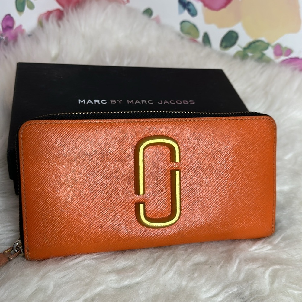 💯Authentic Marc by Marc Jacobs Orange Zip Wallet🍀 - Picture 15 of 15